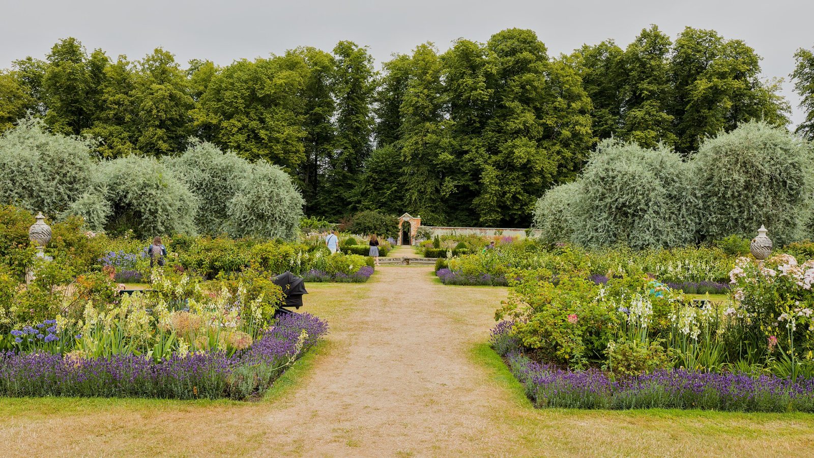 Christmas wreath workshops at Castle Howard